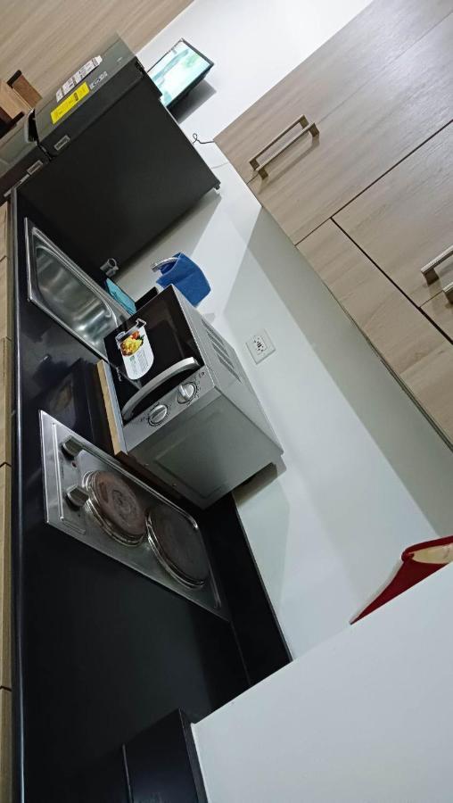Shore Residence D7 Near Mall Of Asia & Airport Манила Экстерьер фото